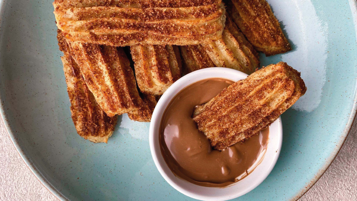 Autentici churros messicani accompagnati da nutella